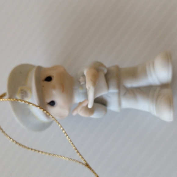 Precious Moments Trust‎ and Obey Policeman Ornament - Picture 2 of 5